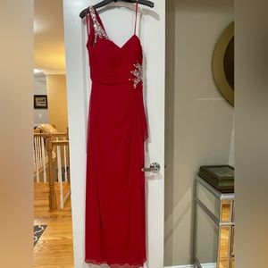 Red gown size 12 never altered . Brand new .